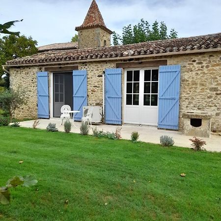 La Petite Maison Bleue Avec Piscine Loubejac Exterior foto