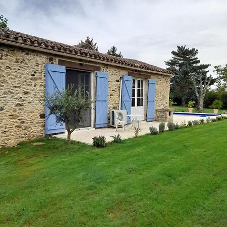 La Petite Maison Bleue Avec Piscine Loubejac Exterior foto