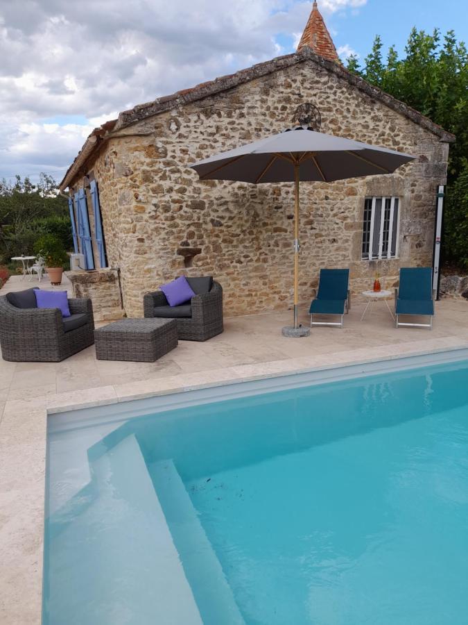 La Petite Maison Bleue Avec Piscine Loubejac Exterior foto